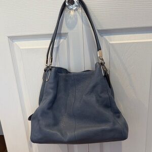 Coach Blue Leather Shoulder Bag with 3 compartments
